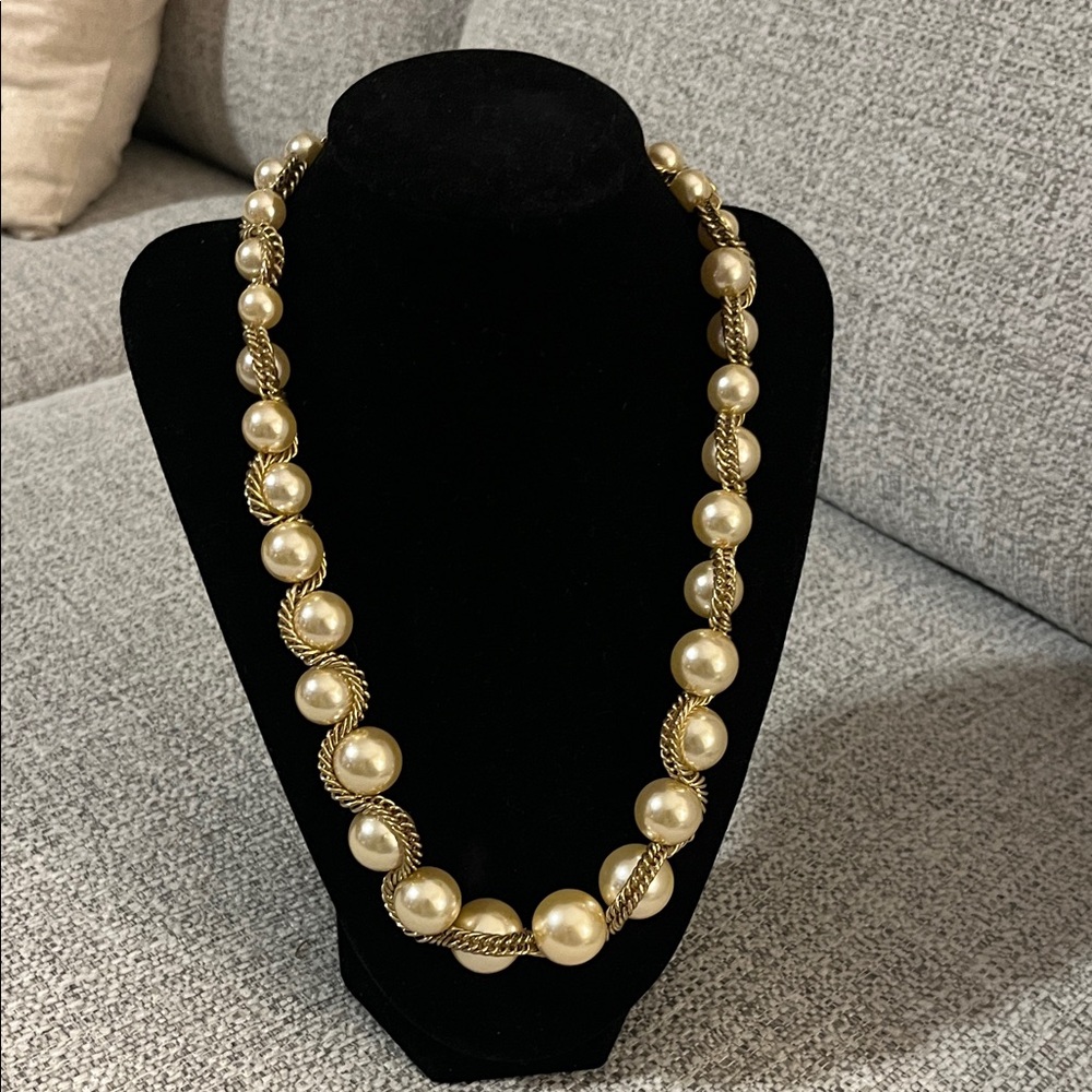 Kenneth Jay Lane Kjl Gold Tone And Faux Pearl Nec… - image 1